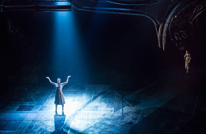 Qu'est-ce que lumière en douche au théâtre?