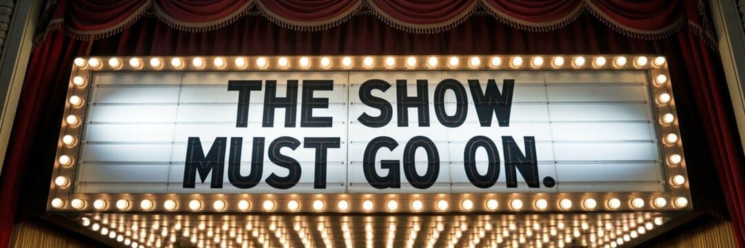 "The Show Must Go On" : L'Histoire d'une Expression Légendaire